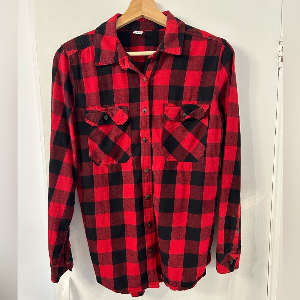 Ladies Twik Par Simons long sleeve plaid shirt.